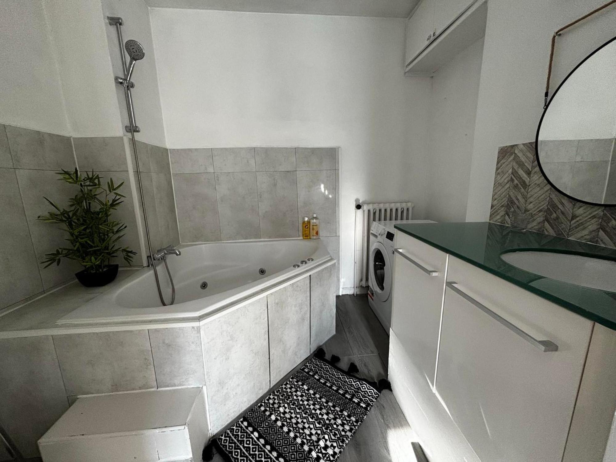 Appartement Hypercentre A 2 Min Du Lac Annecy Exterior photo